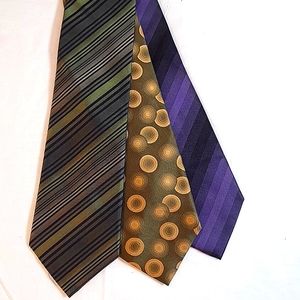 Van Heusen set of 3 ties, 4 inches wide, standard length.